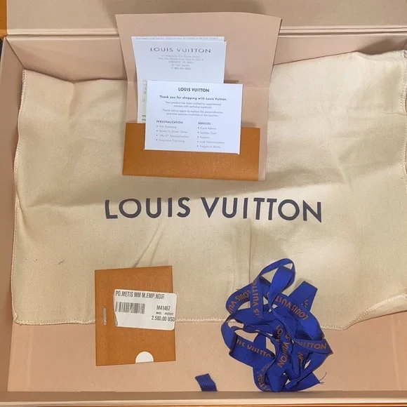 Louis Vuitton Pochette Métis in Empreinte Black Leather - Picture 16 of 16